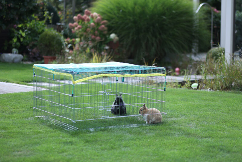 Open-air enclosure with breakout barrier