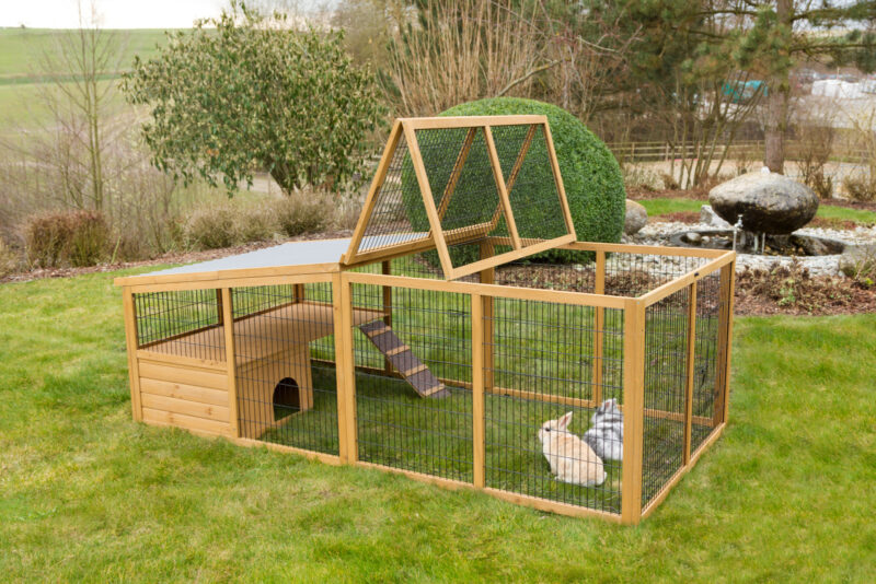 Outdoor Pen with Breakout Barrier