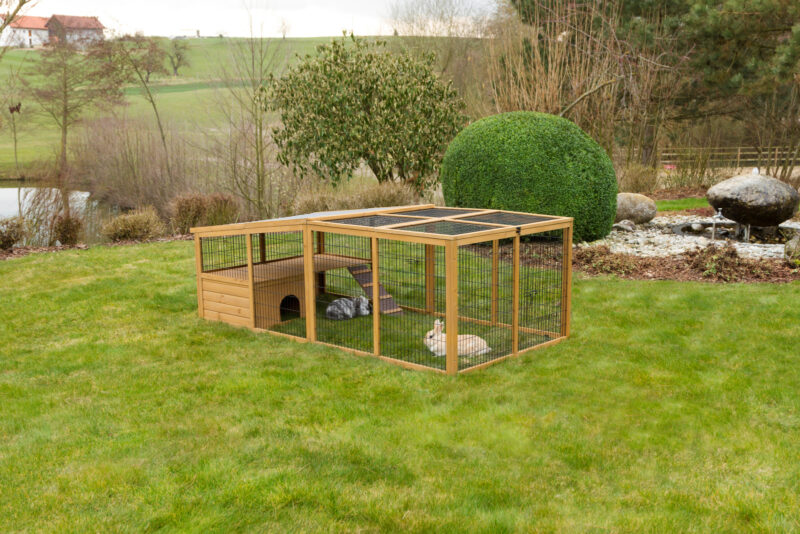 Outdoor Pen with Breakout Barrier